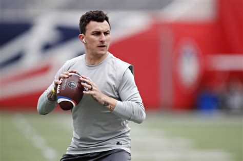 Johnny Manziel Is Reportedly In Serious Talks To Make Pro Football ...