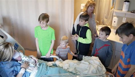 Adorable Moment Five Brothers Finally Meet Newborn Sister - Happilynews.com