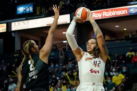 Brittney Griner re-signs with Phoenix Mercury | Court TV