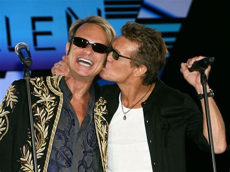 Van Halen announces 2012 tour with David Lee Roth - CBS News