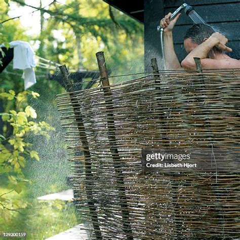 Cleaning Shower Screen Photos and Premium High Res Pictures - Getty Images