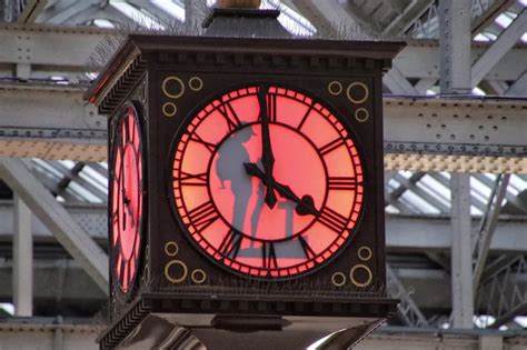 This is why the iconic Glasgow Central clock is lit up red - Glasgow Live