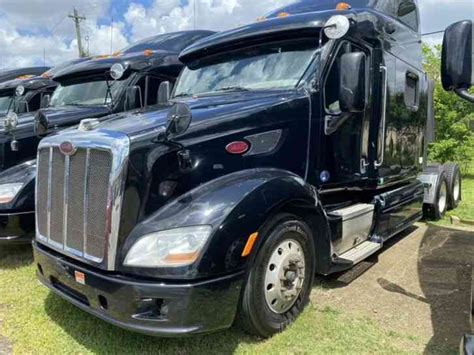 Peterbilt 587 (2013) : Sleeper Semi Trucks