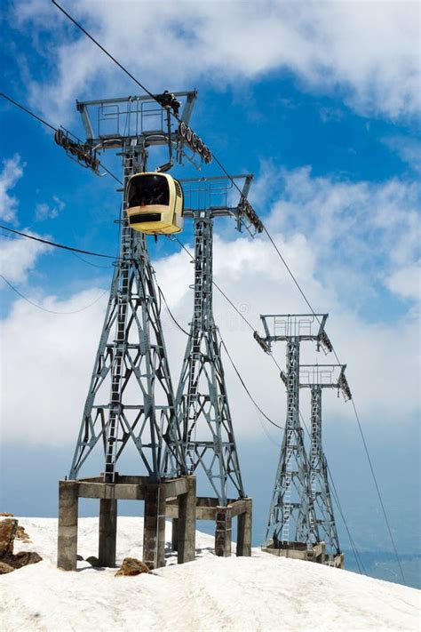 Gulmarg Gondola, Cable Car, Kashmir Stock Image - Image of power, gondola: 42502281