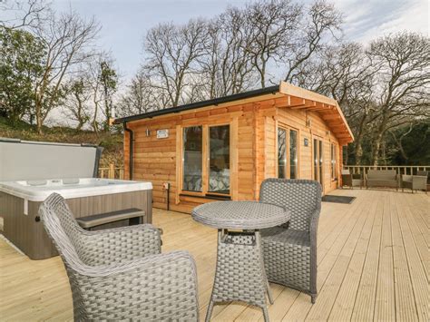 Luxury Lodges in Cornwall with Hot Tubs