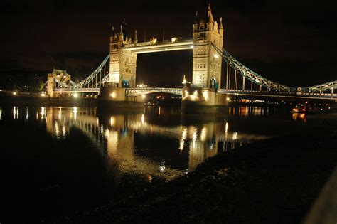 File:The Tower Bridge, London in the night 1.jpg - Wikimedia Commons