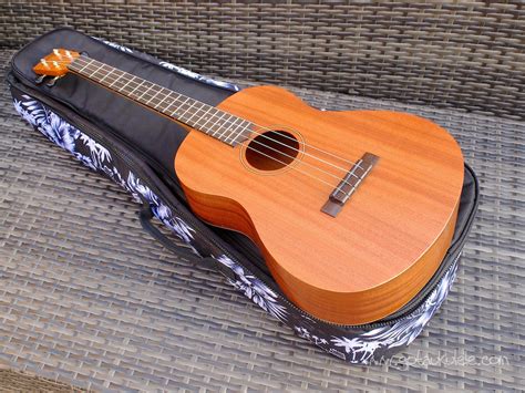 Mahalo U320B Baritone Ukulele - REVIEW