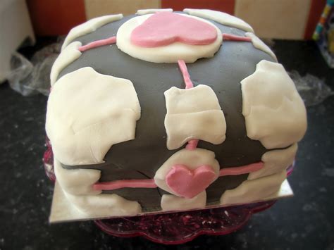 Cake Of The Week: Portal Companion Cube Cake