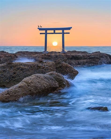 @Japan Travel: The Oarai Isosaki Shrine in Ibaraki prefecture has an alluring lone torii gate b ...