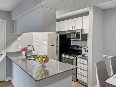 BAYVUE - Apartments in Tampa, FL | Apartments.com