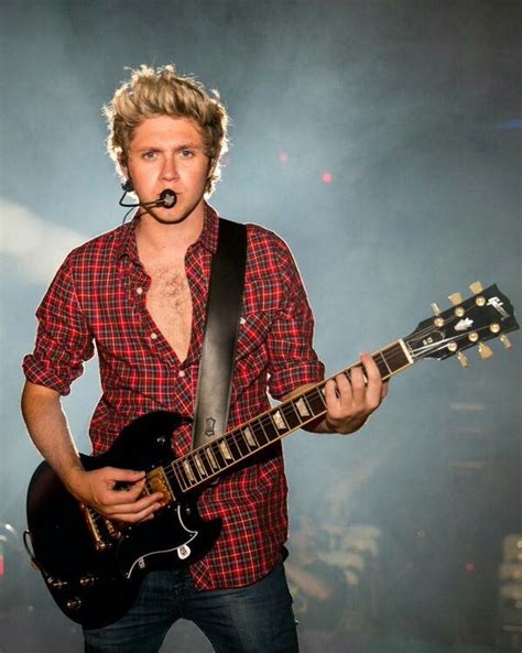 The beautiful Niall with his Guitar on stage ! #niallhoran #music ...