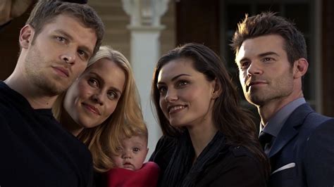 The Originals 2x09 Mikaelson family selfie - YouTube