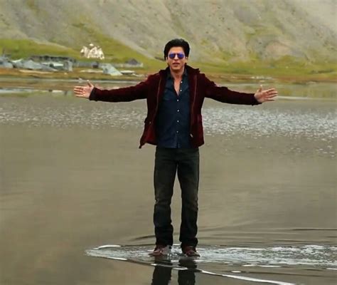 Dilwale. Gerua song | Shahrukh khan, Shah rukh khan movies, Dilwale 2015