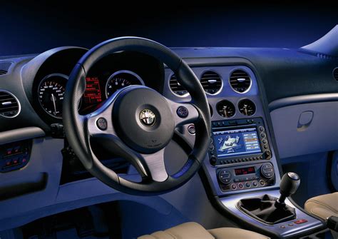 Interior del Alfa Romeo 159 modelo 2012 | Lista de Carros