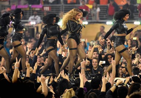 Beyoncé performs Formation at the Super Bowl halftime show and ...