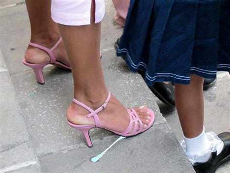 gum stepping | this women stepped my bubblegum in the school… | Flickr