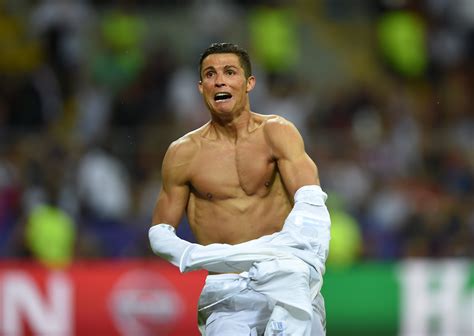 20 top photos from Cristiano Ronaldo’s celebration after scoring PK to ...