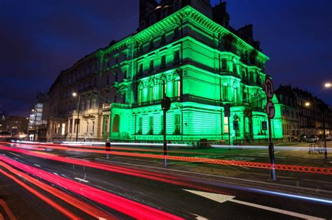 Irish Embassy in London turns an incredible shade of green as St Patrick’s Day 2021 begins | The ...