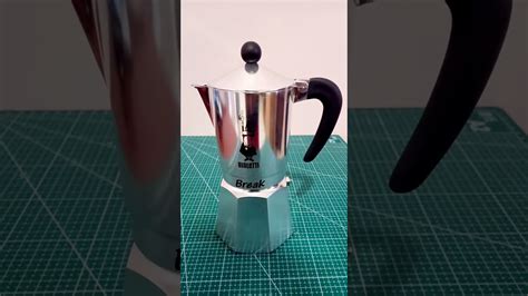 Moka Pot 6 Cup Bialetti. - YouTube