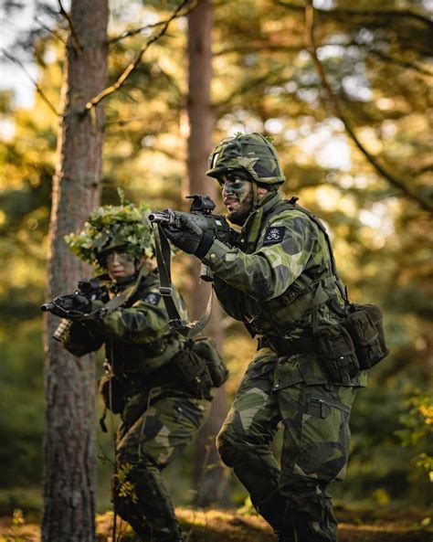 Swedish recruits during basic soldier training [1080x1352] : r/MilitaryPorn