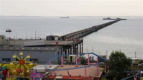 Man puts out Southend Pier fire by peeing on it - BBC News