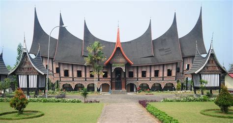 Minangkabau’s Traditional Gadang House | Arsitektur vernakular ...