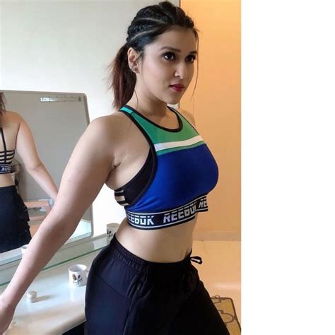 Mannara Chopra Latest Biography 2023 , Wiki, Age, Net Worth, Boyfriend