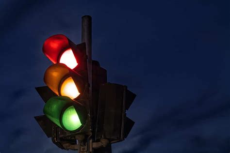 What Does a Flashing Yellow Light at an Intersection Mean? | Belsky & Horowitz, LLC