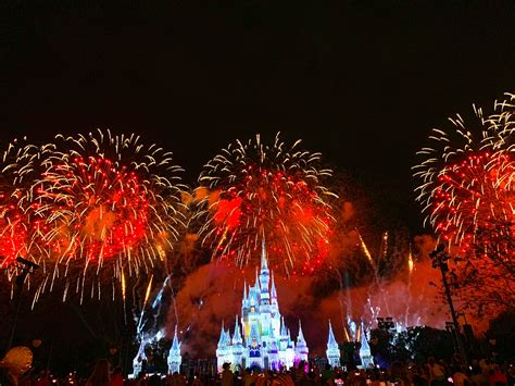 VIDEO: Fantasy in the Sky New Year's Eve Fireworks 2019 at the Magic Kingdom - WDW News Today