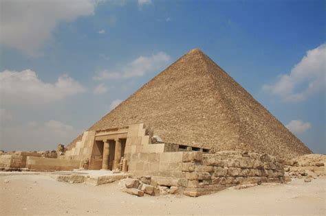 Artismusas: Vista Virtual de las Pirámides de Giza.