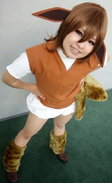 Pokemon Cosplay: Cute Pokemon Human Girl Eevee Cosplay