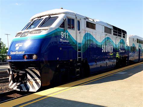 Sound Transit (Sounder) SDRX 911 F59PHI arriving at Auburn WA station ...