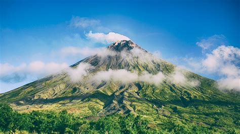 Menikmati Keindahan Gunung Salak dari 6 Tempat Wisata Alam Ini