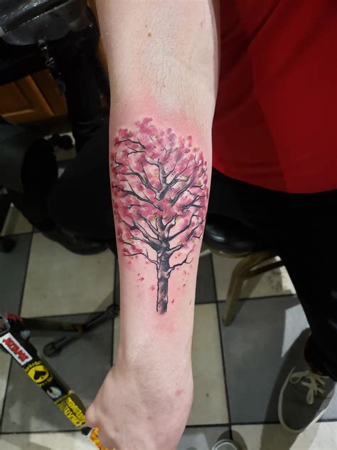 Magnolia tree done by Michael Tofano at Chicago Tattoo & Piercing Co. : r/tattoos