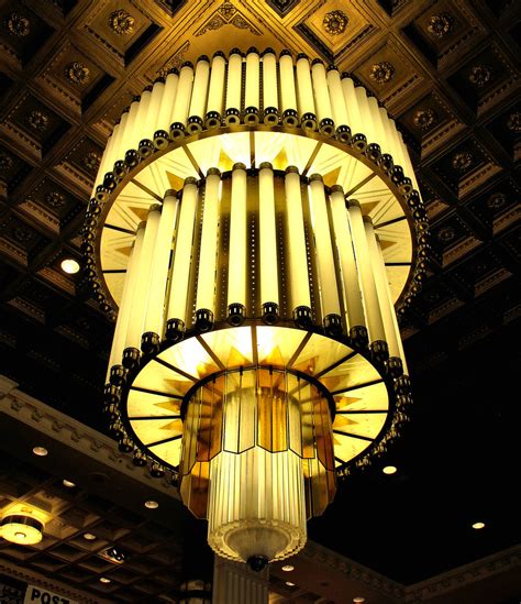 Deco chandelier New Yorker Hotel | Francisco Anzola | Flickr