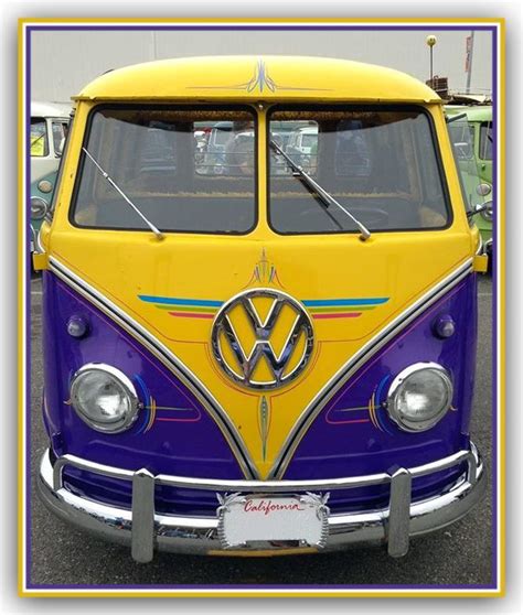 Must be team colors. | Vw volkswagen, Vintage vw bus, Volkswagen bus art