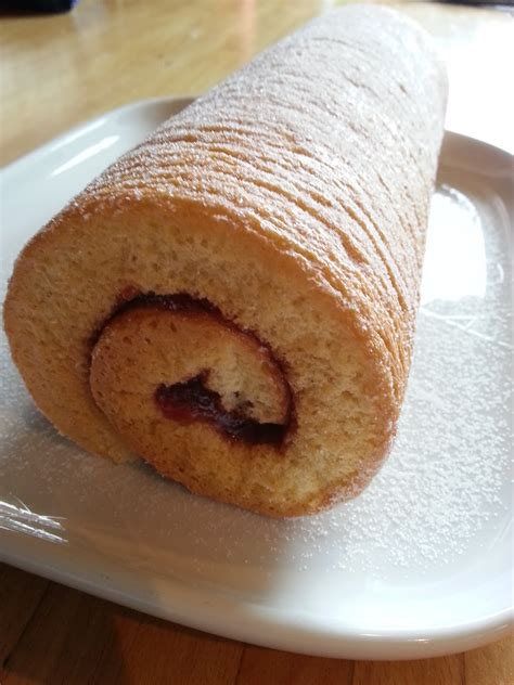 Baking Crazy!: Swiss Roll - recipe by Mary Berry