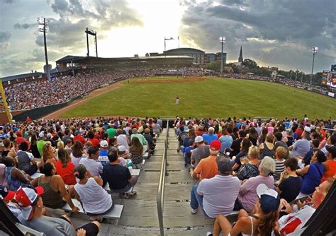 Fan’s Guide to Jacksonville Jumbo Shrimp Baseball: Food, Parking and More