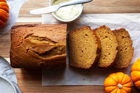 Best Ever Pumpkin Bread Recipe (VIDEO) | Foodtasia