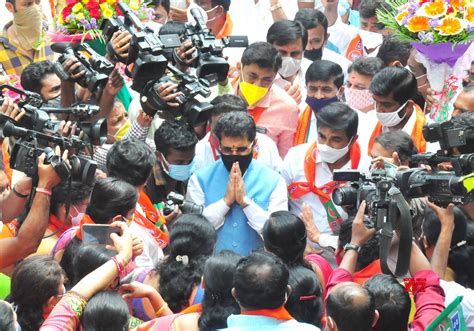 Bengaluru: Newly elected BJP National Secretary CT Ravi receives warm welcome from pary workers ...