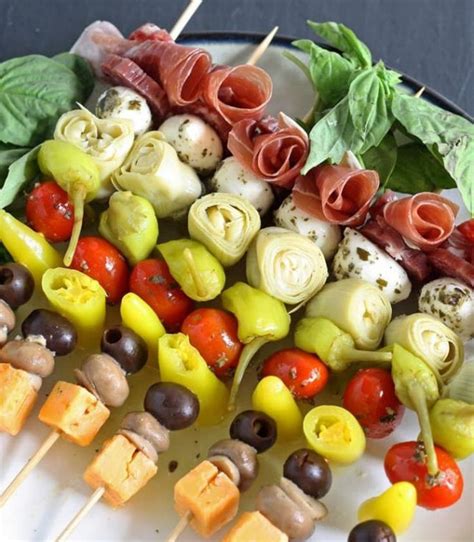 14 Genius Picnic Hacks for the Ultimate Al Fresco Lunch | Italian appetizers, Antipasto skewers ...