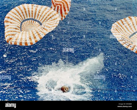 Rocket splashdown hi-res stock photography and images - Alamy