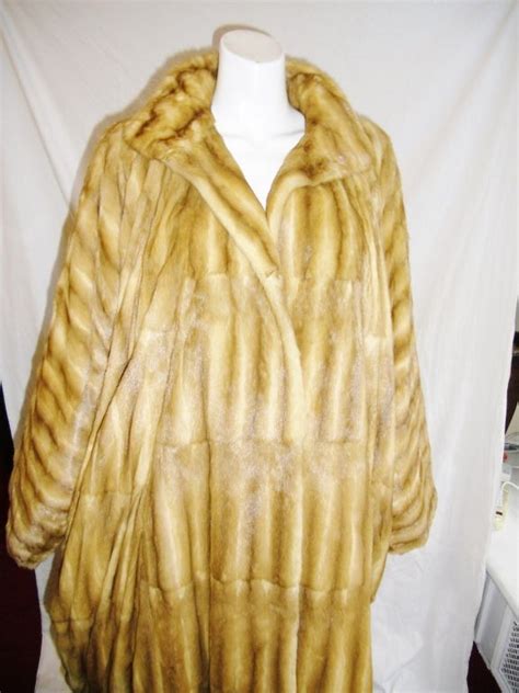 Fendi RARE Vintage Russian Ermine Fur Coat at I.Magnin image 8 Ermine, Fashion Boutique, Fendi ...