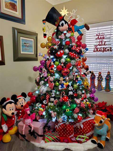 Disney Christmas tree | Árbol de navidad de mickey mouse, Navidad de mickey mouse, Árboles de ...