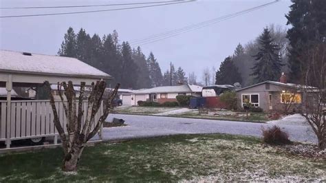 Hailstorm hits Arlington, USA with 22mph winds