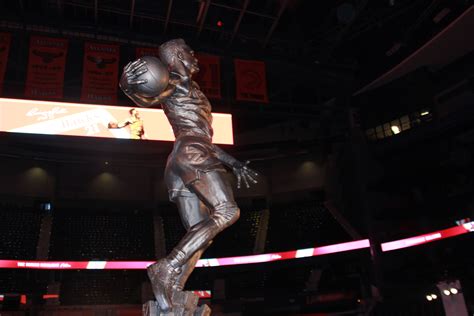 Dominique Wilkins statue unveiled before Atlanta Hawks, NBA legends ...