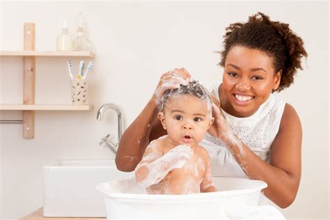 18 Tips for Bathing Baby