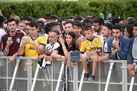 Juventus fans gathered for unveiling of Cristiano Ronaldo | Daily Mail ...