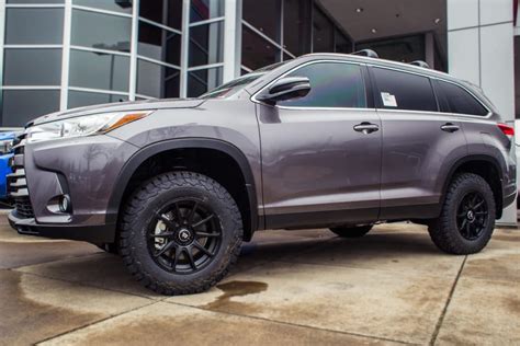 Lifted 2019 Highlander: Not Your Average Family SUV | Wilsonville Toyota