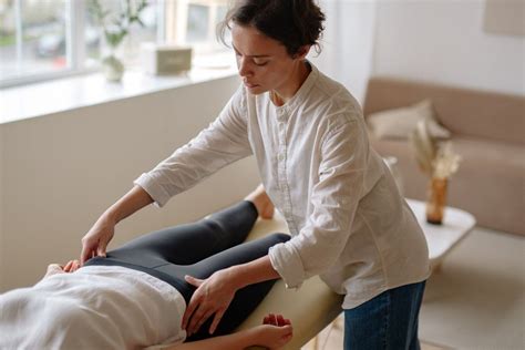 Hip Flexor Massage Techniques for Pain Relief and Flexibility — Spa Theory